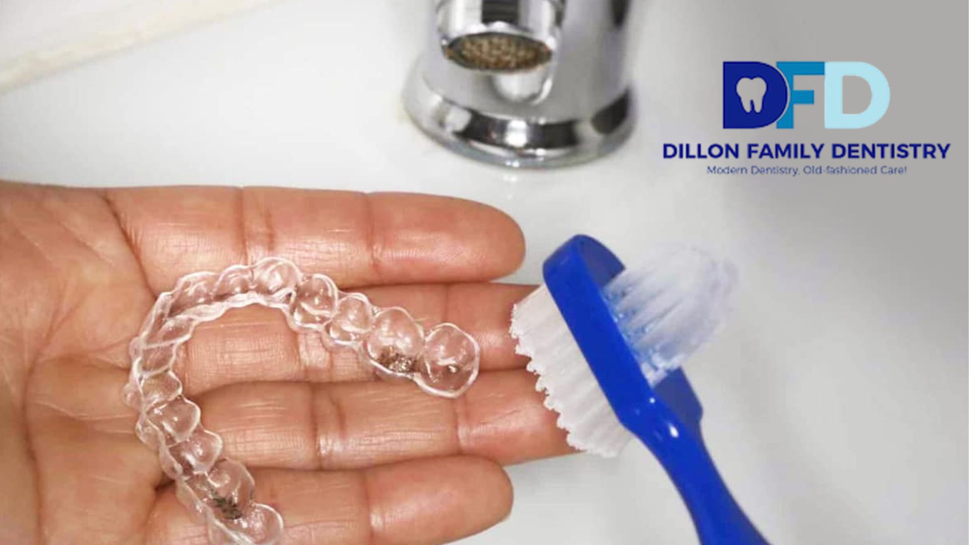 Read more about the article How Do You Clean an Invisalign Retainer Properly?